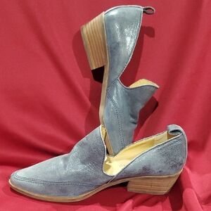 Lucky Brand Blue and Tan Mules with Sleek Design